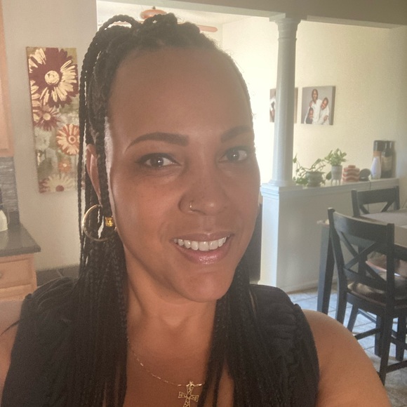 Meet your Posher, Nikki - Picture 3 of 6